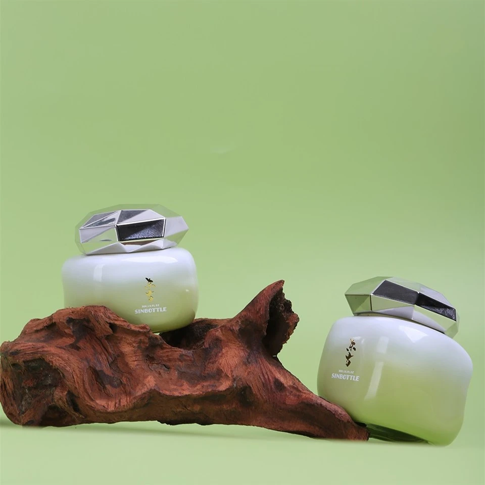 Luxury New Design Cosmetic Packaging Set Glass Bottle With Pump & Glass Cream Jars best